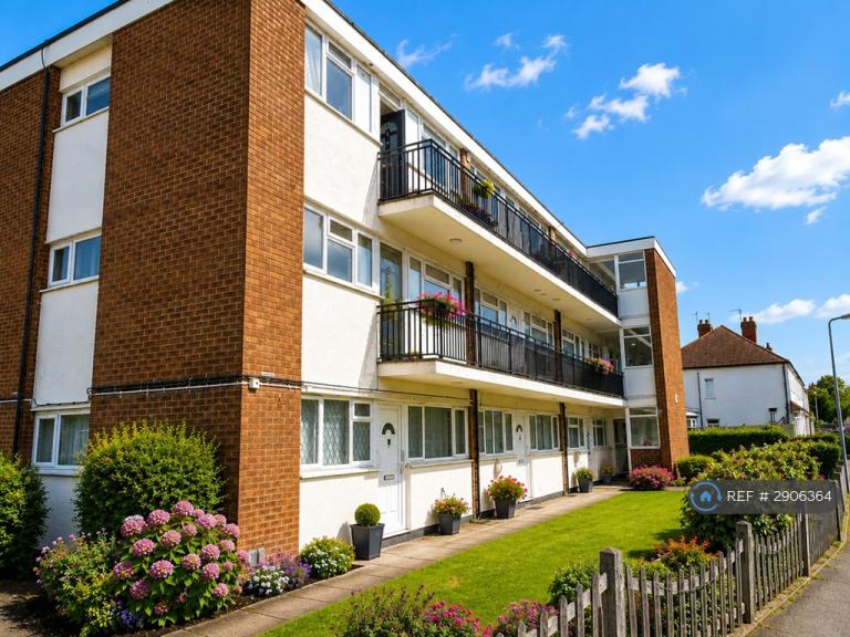 Flat Olive Avenue in Wolverhampton