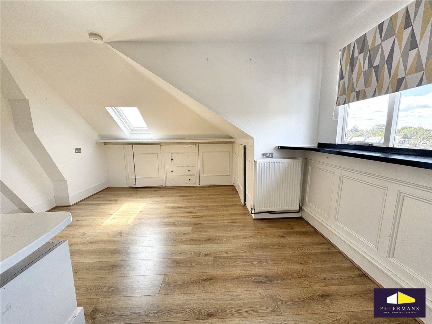 Flat Underhill Road in Greater London
