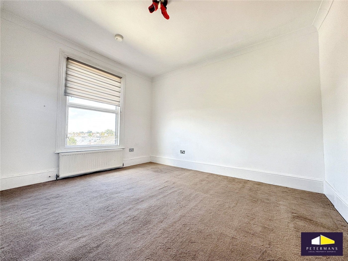 Flat Underhill Road in Greater London