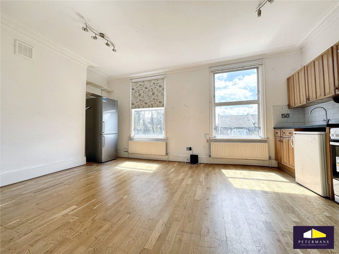 Flat Underhill Road in Greater London