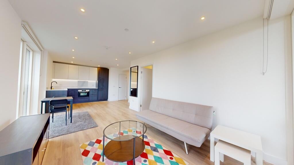 Flat Friary Road in Greater London