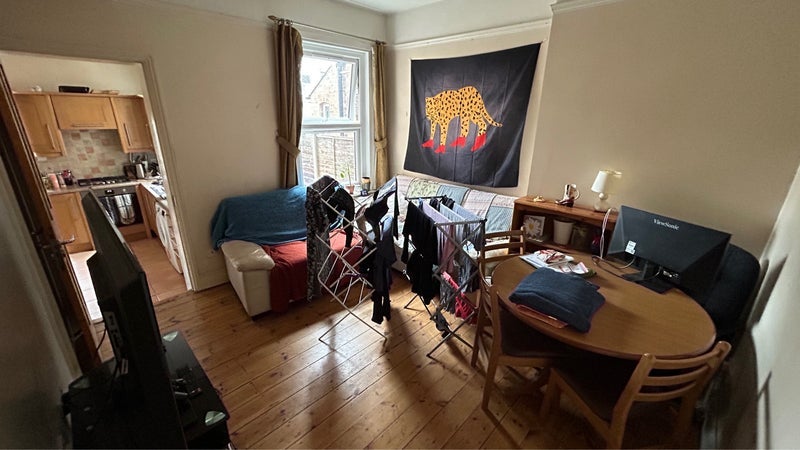 Room Gladstone Avenue in Greater London