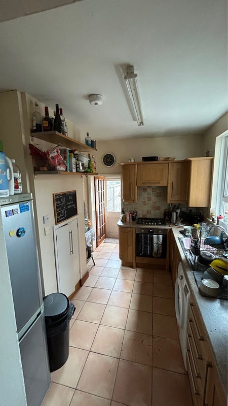 Room Gladstone Avenue in Greater London