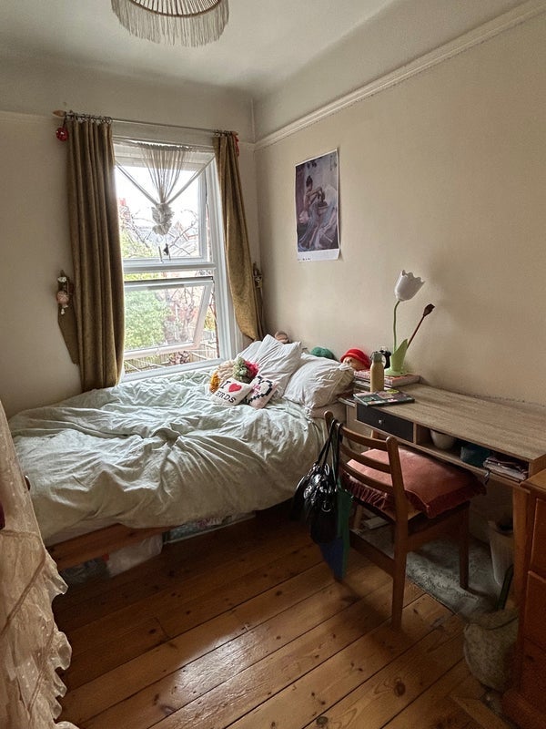 Room Gladstone Avenue in Greater London