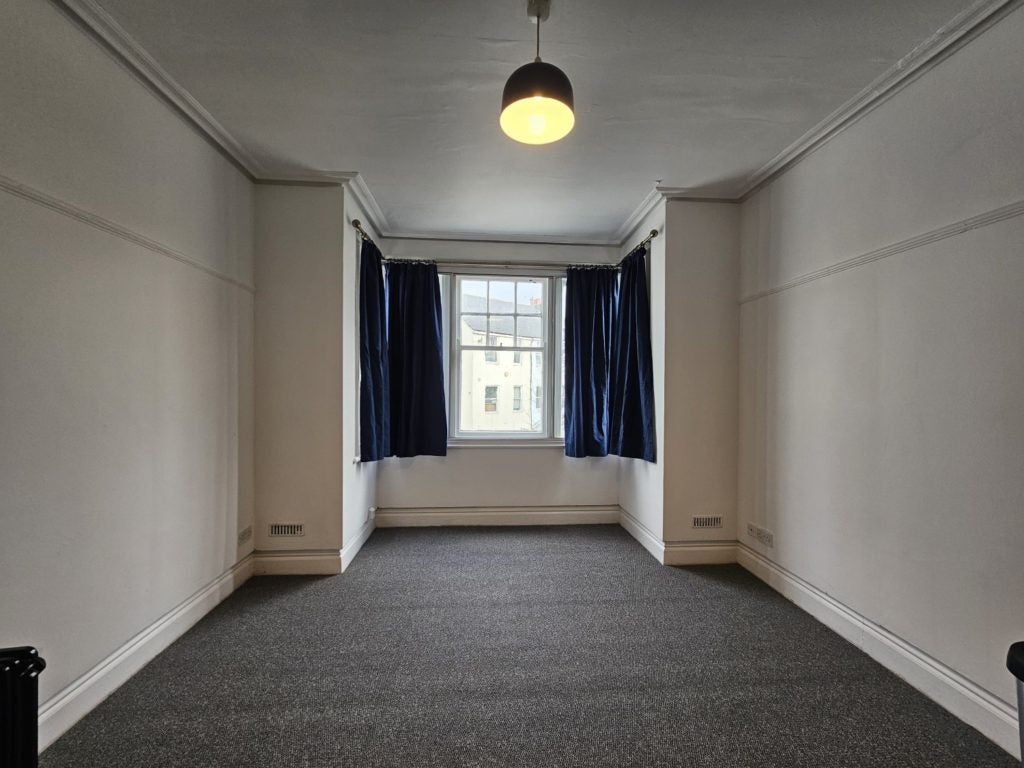 Flat Western Road in Hove