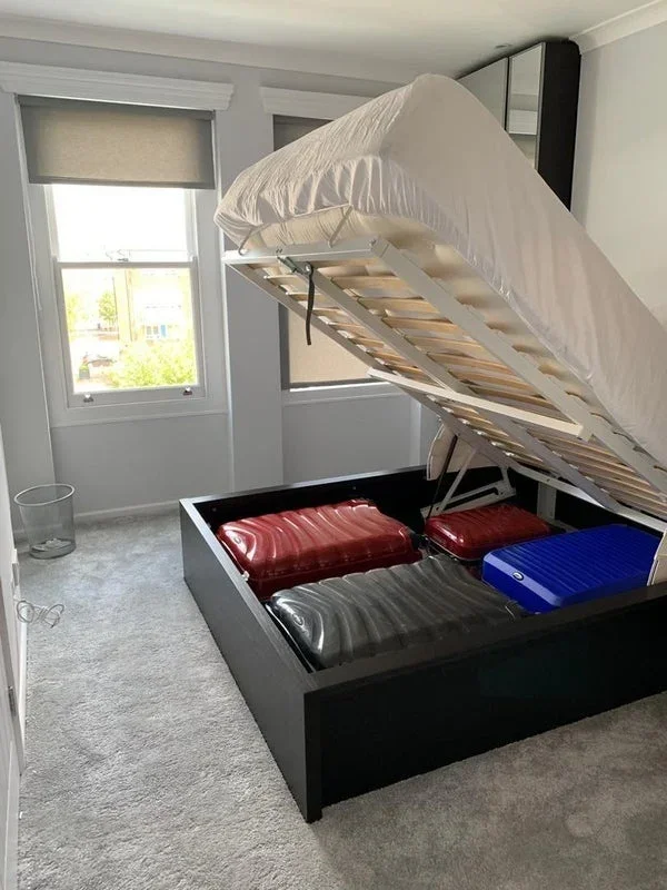 Room Beaumont Crescent in Greater London