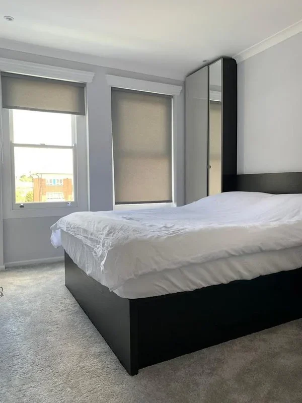 Room Beaumont Crescent in Greater London