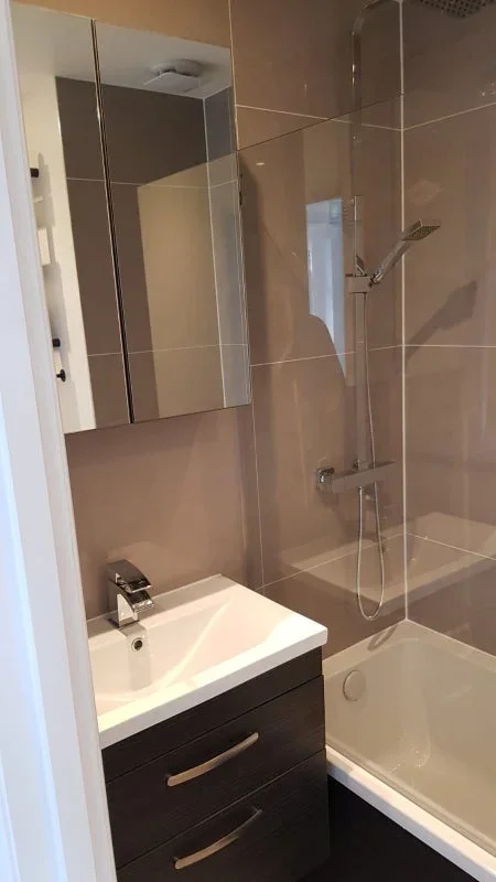 Room Beaumont Crescent in Greater London