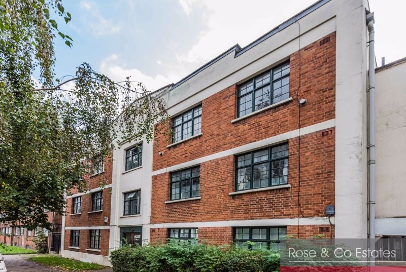 Flat Belsize Road in Greater London