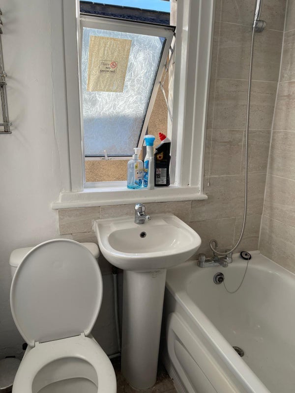 Room Wanlip Road in Greater London