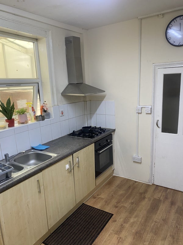 Room Wanlip Road in Greater London