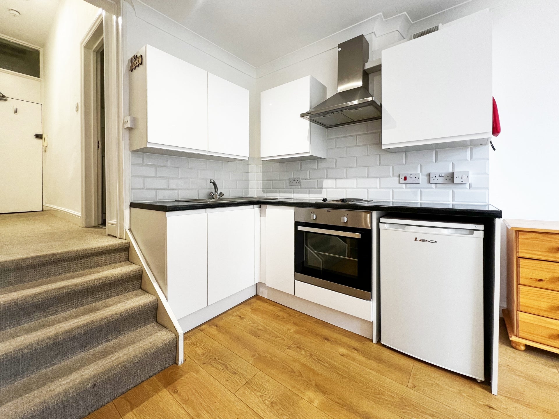 Flat Manstone Road in Greater London