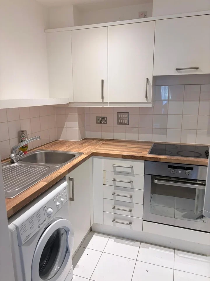 Flat Oldridge Close in Greater London