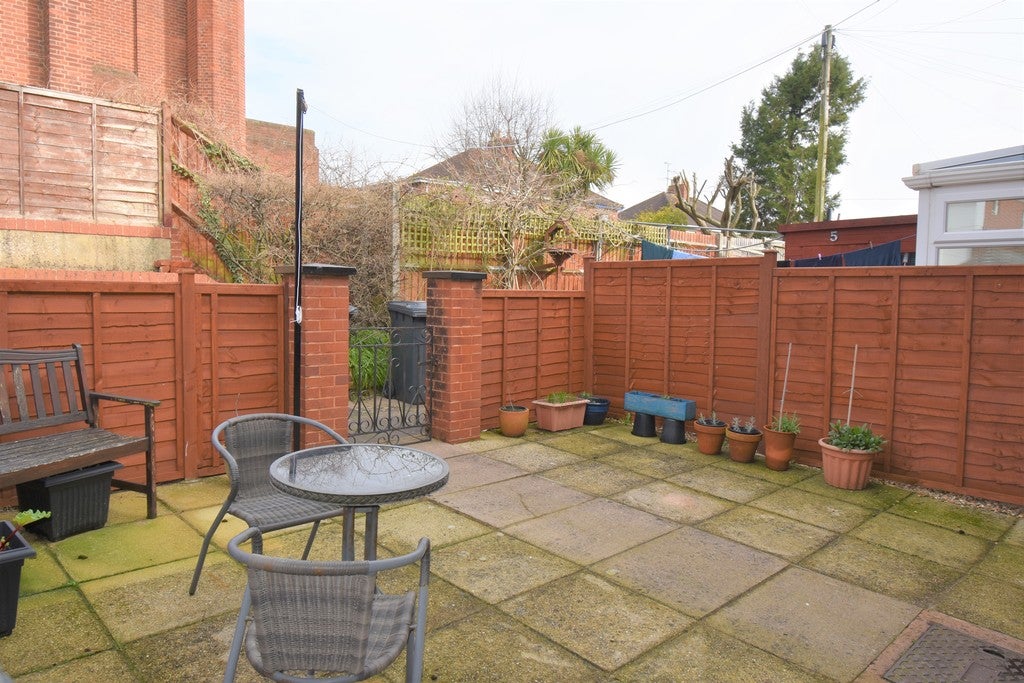 House Fowey Close in Exeter
