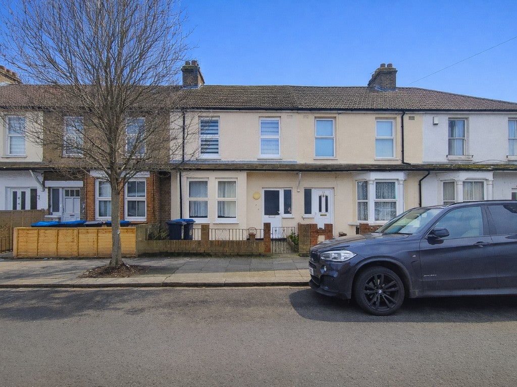 House Beaconsfield Road in Greater London