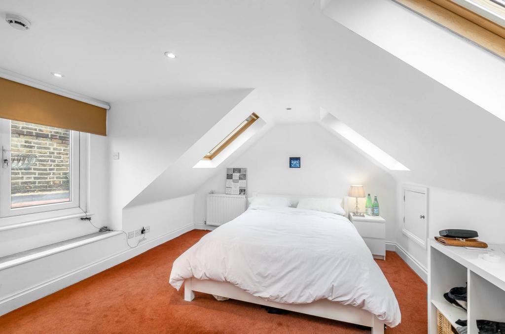 Flat Briardale Gardens in Greater London