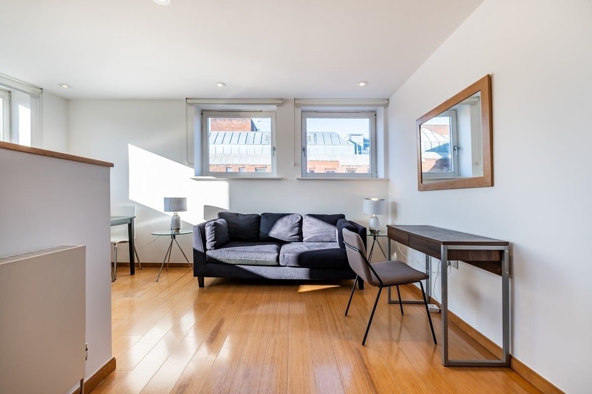 Flat Rochester Row in City of Westminster