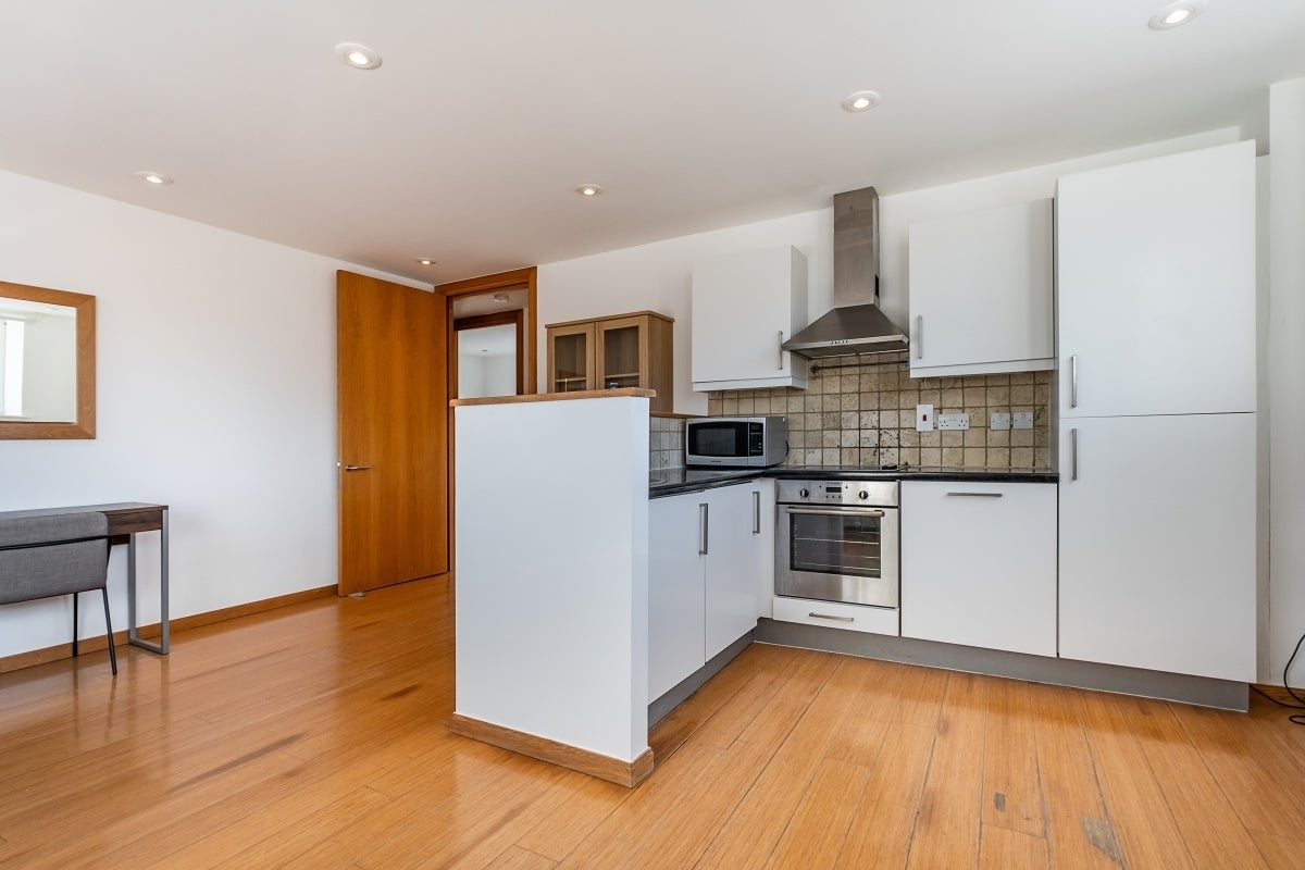 Flat Rochester Row in City of Westminster