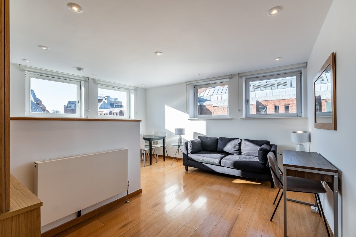 Flat Rochester Row in City of Westminster