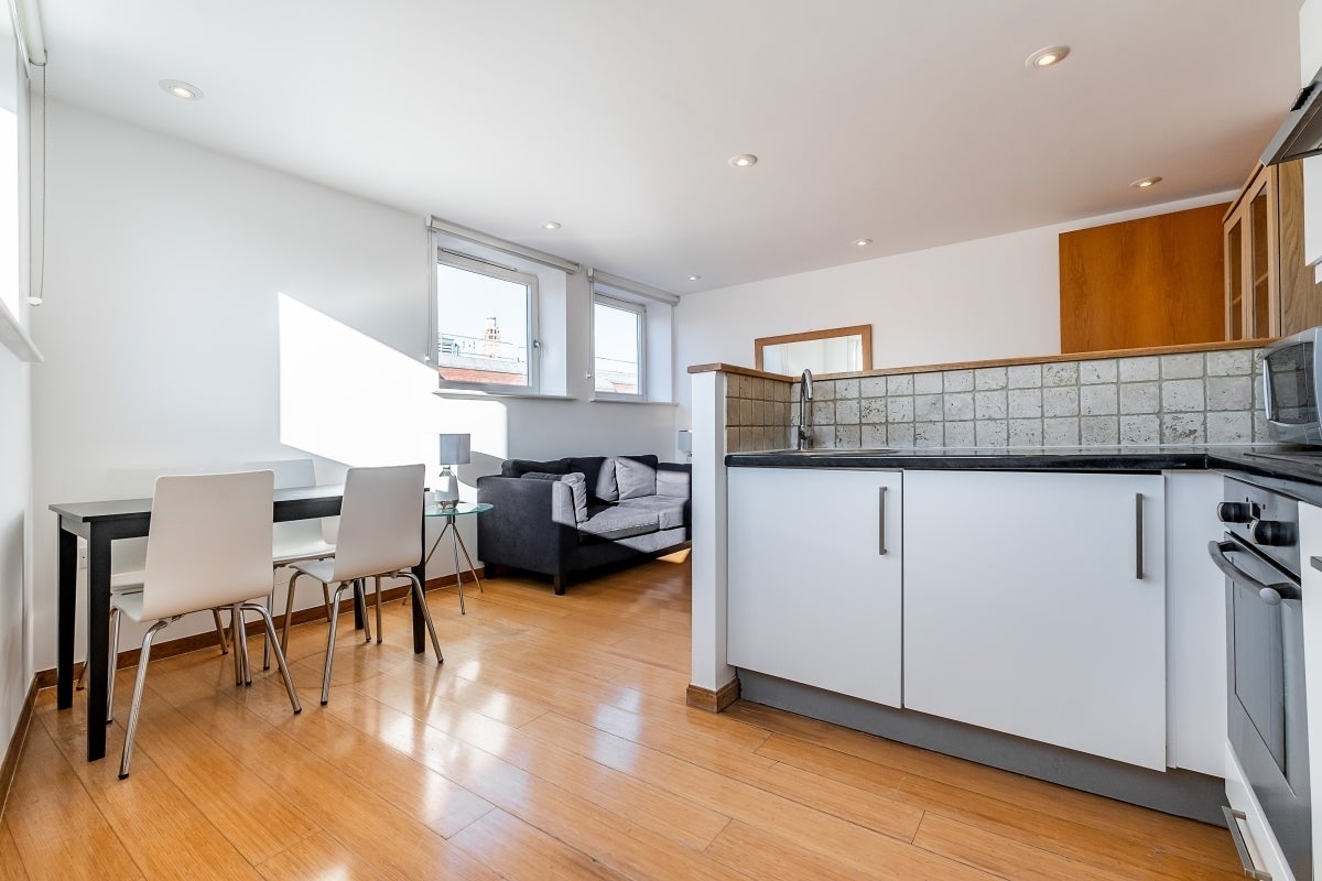 Flat Rochester Row in City of Westminster