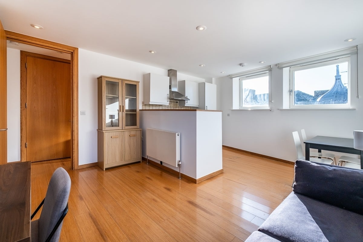 Flat Rochester Row in City of Westminster
