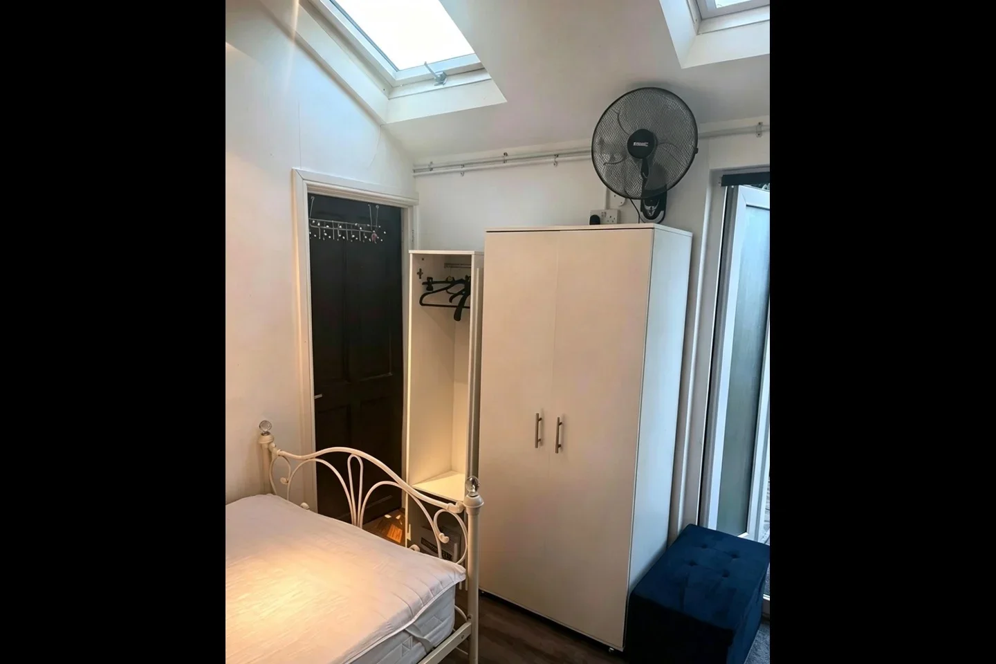 Room Trelawney Road in Greater London