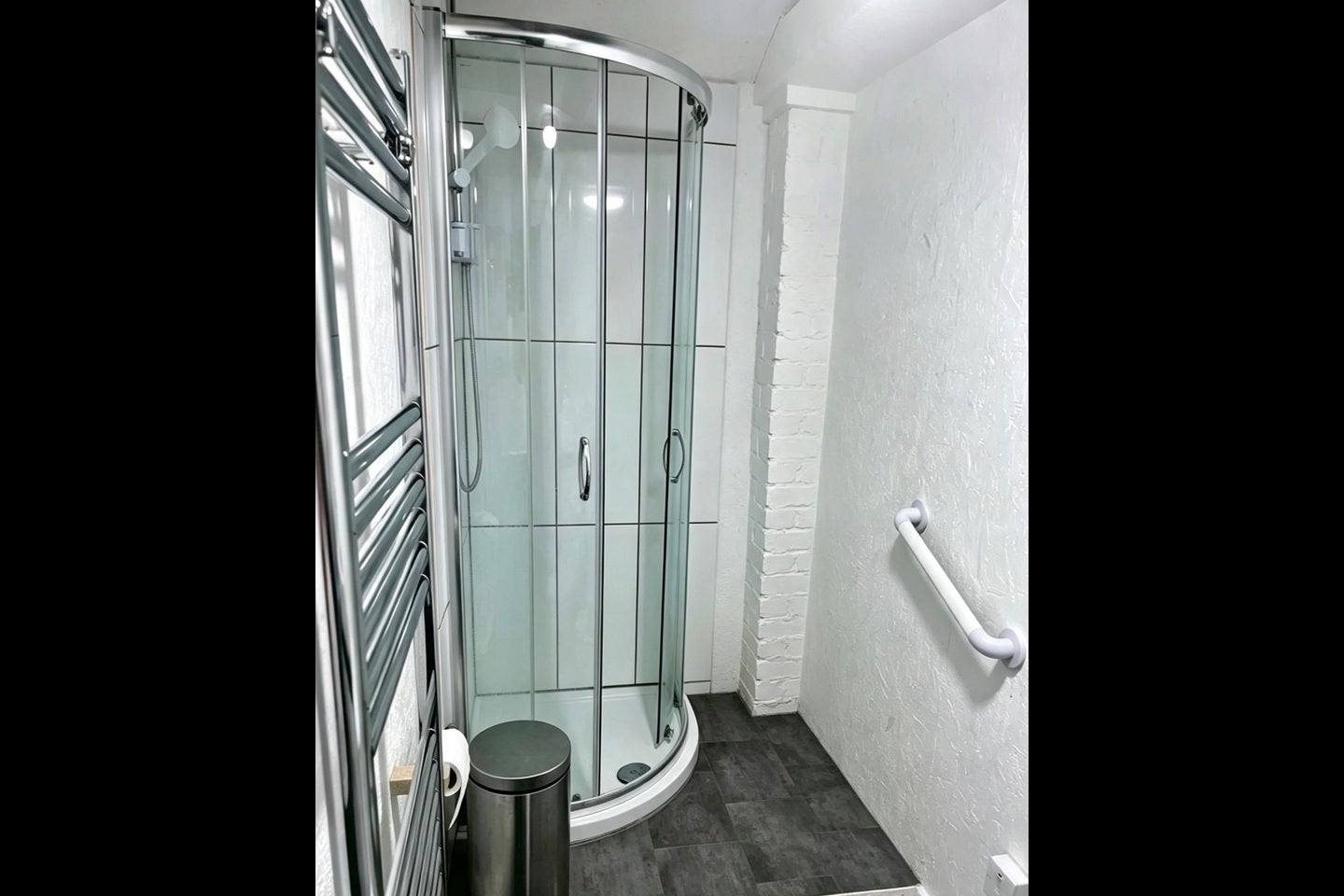 Room Trelawney Road in Greater London