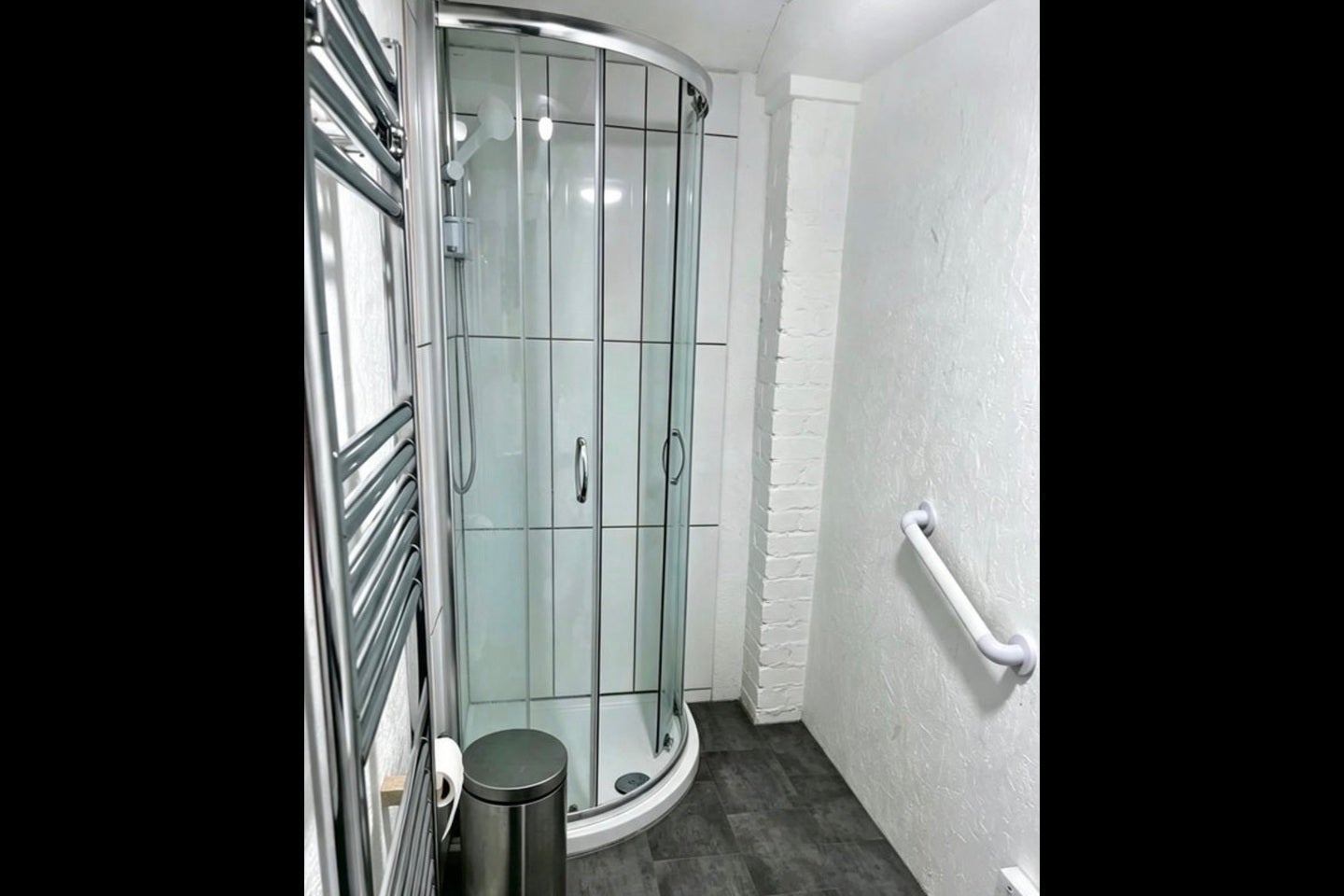 Room Trelawney Road in Greater London