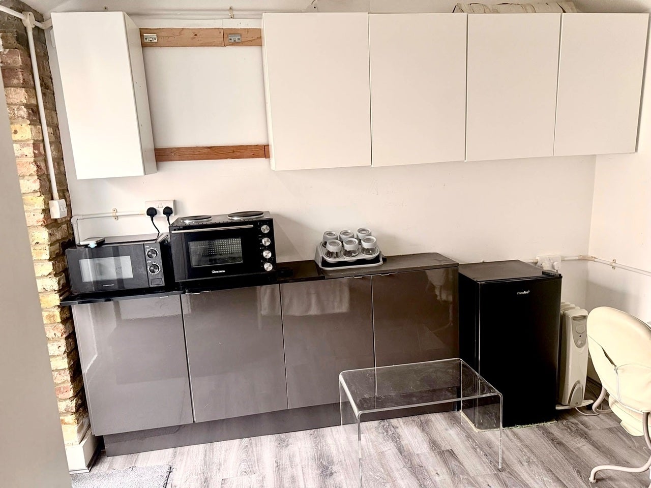 Room Trelawney Road in Greater London