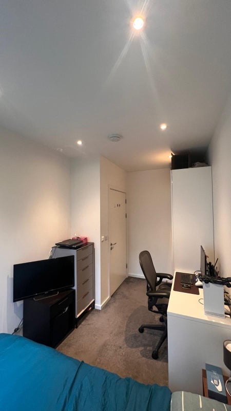 Room Logan Close in Greater London