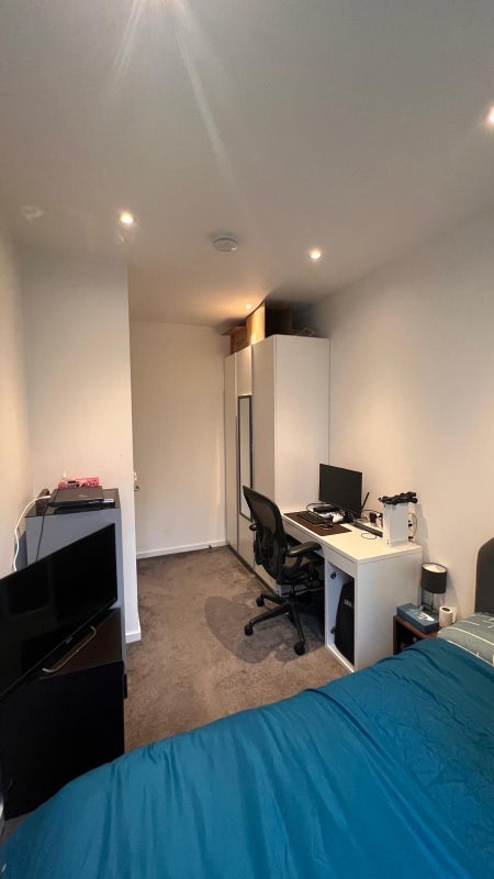 Room Logan Close in Greater London