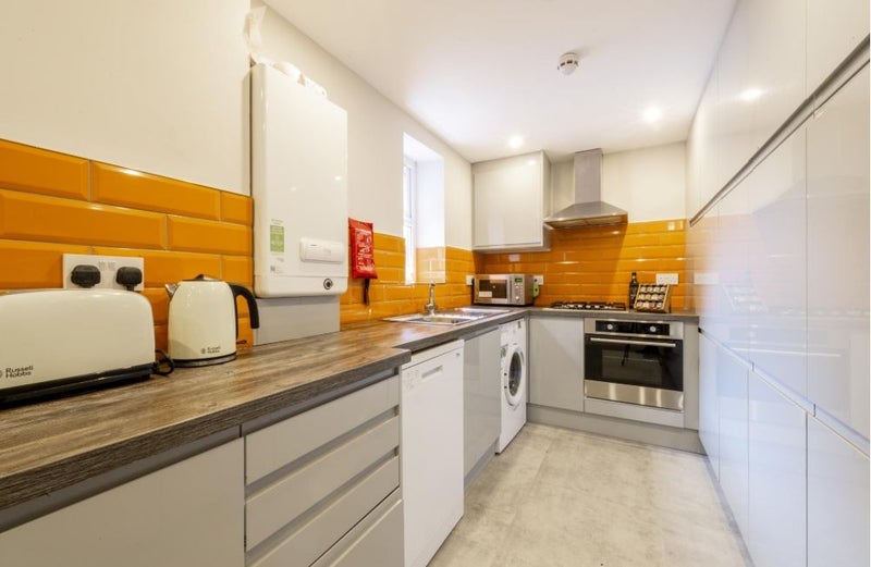 Room St Ives Road in Manchester