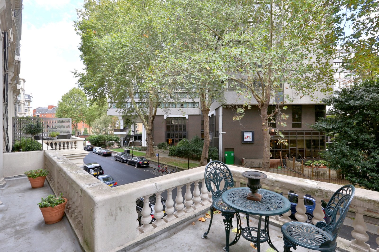 Flat Ashburn Gardens in Greater London