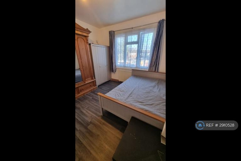 Room Nelson Road in Greater London