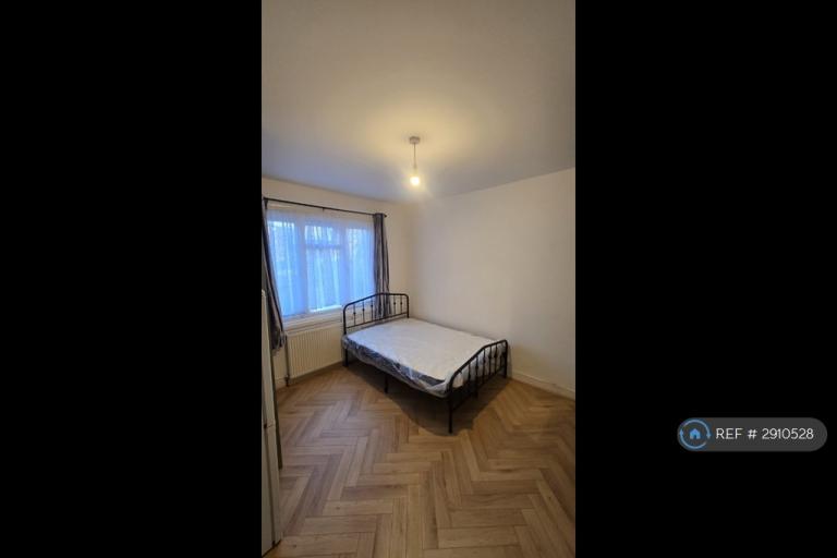 Room Nelson Road in Greater London