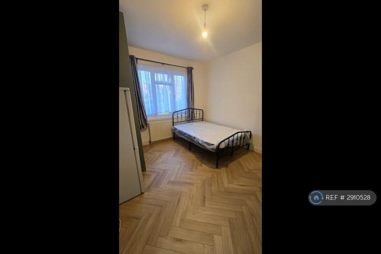 Room Nelson Road in Greater London