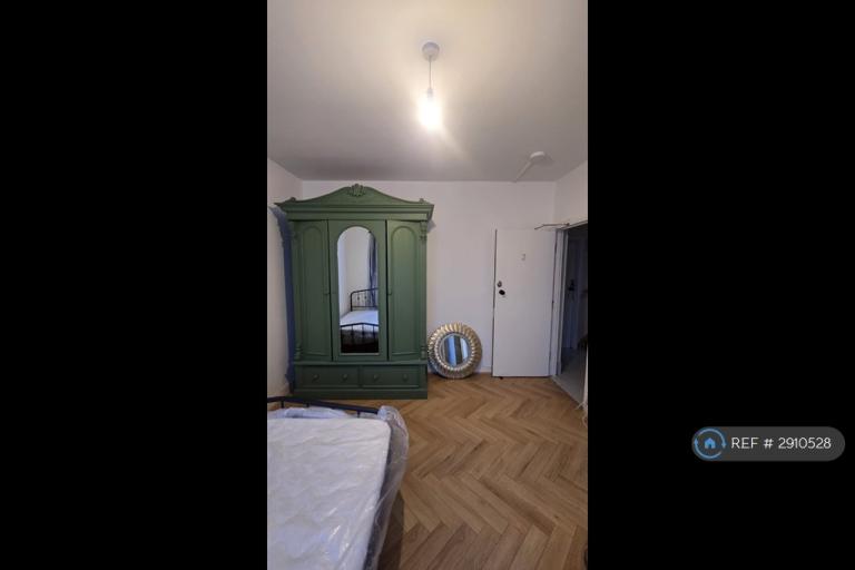 Room Nelson Road in Greater London