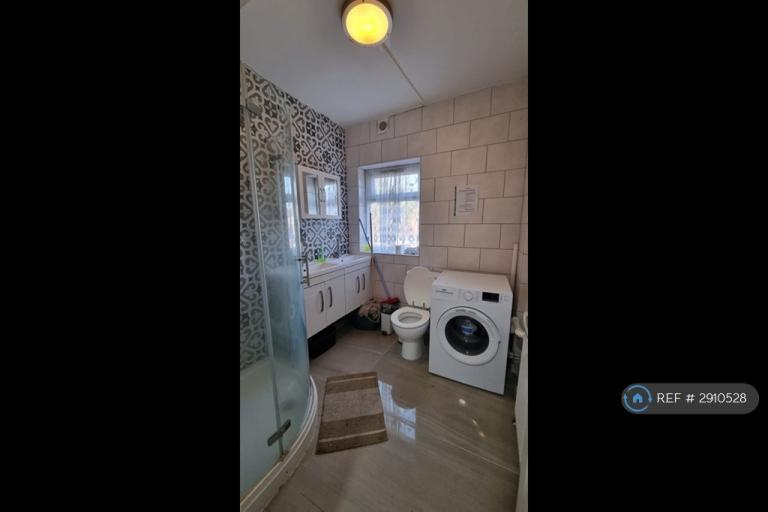 Room Nelson Road in Greater London