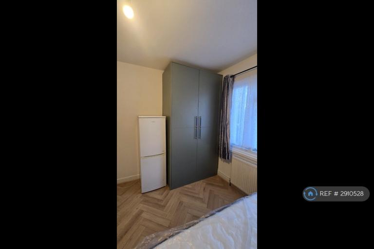 Room Nelson Road in Greater London
