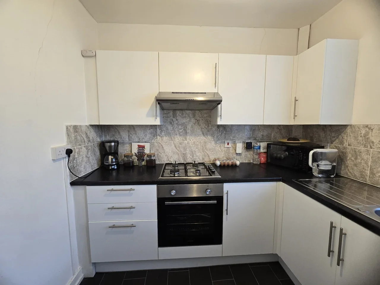 Flat Rosslyn Crescent in Greater London
