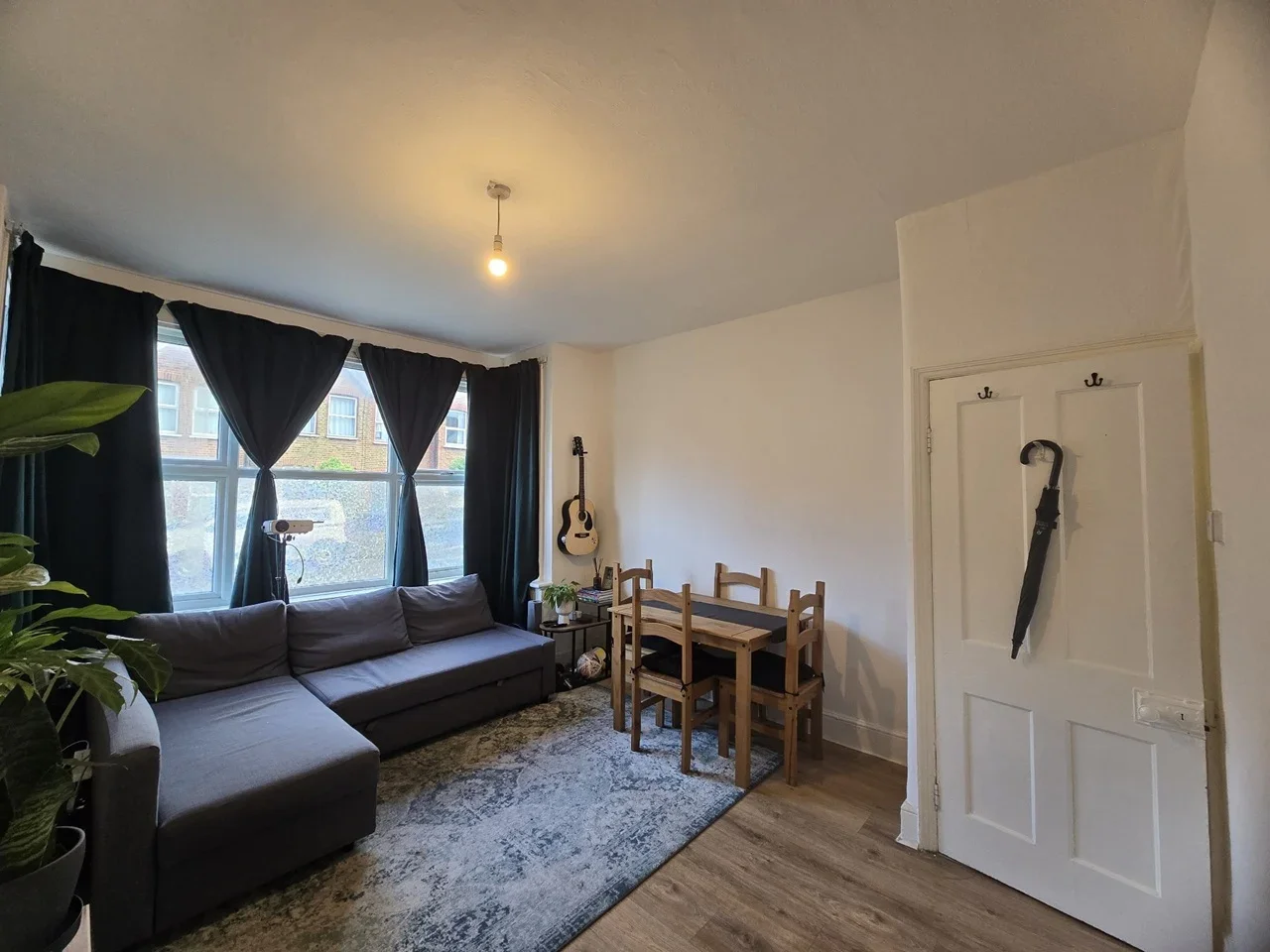 Flat Rosslyn Crescent in Greater London