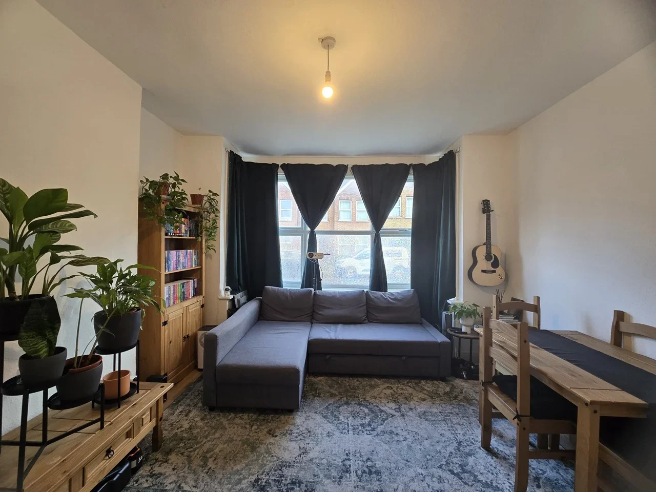 Flat Rosslyn Crescent in Greater London
