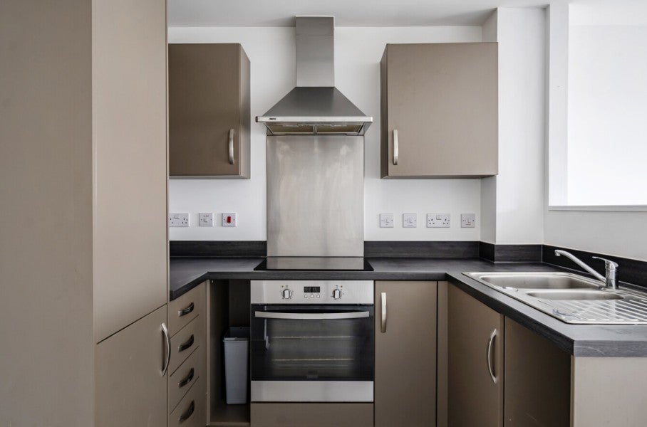 Flat Molesey Road in Elmbridge