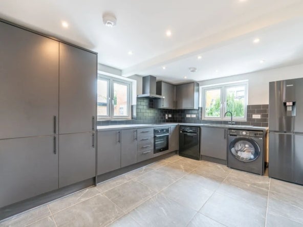Flat Chaplin Road in Greater London