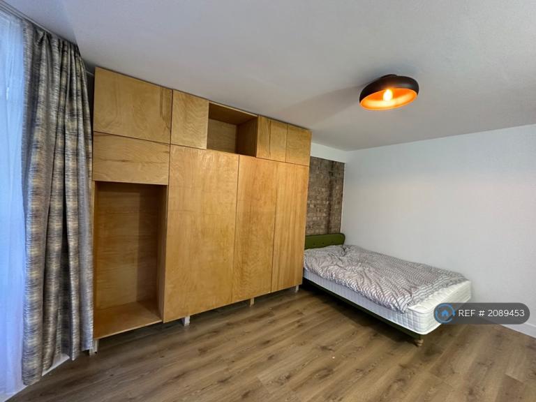 Room Maryland Road in Greater London