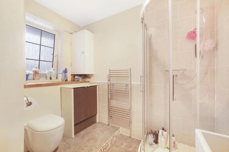 Room Welland Street in Greater London