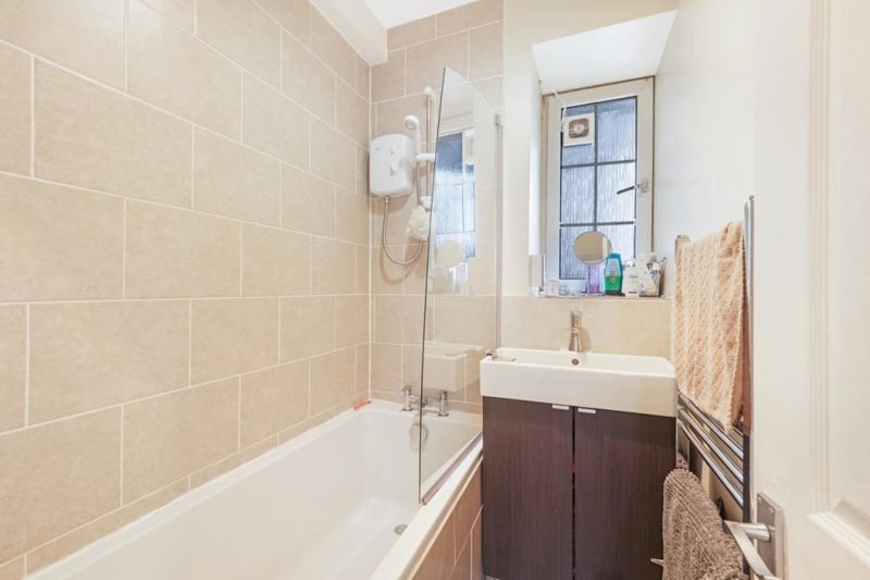 Room Welland Street in Greater London