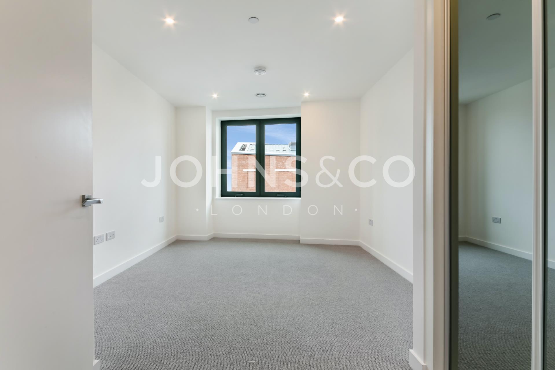 Flat Gillender Street in Greater London
