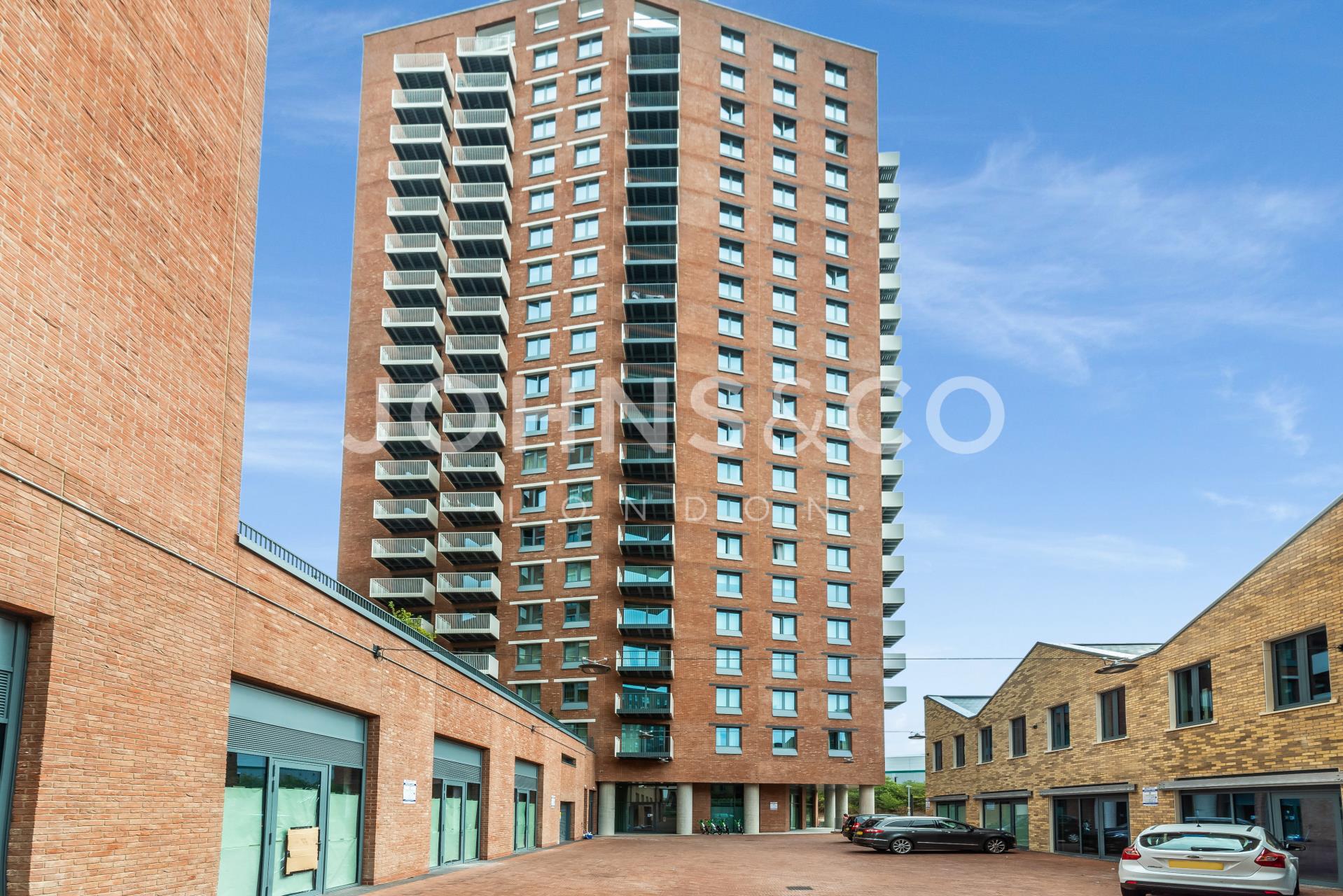 Flat Gillender Street in Greater London