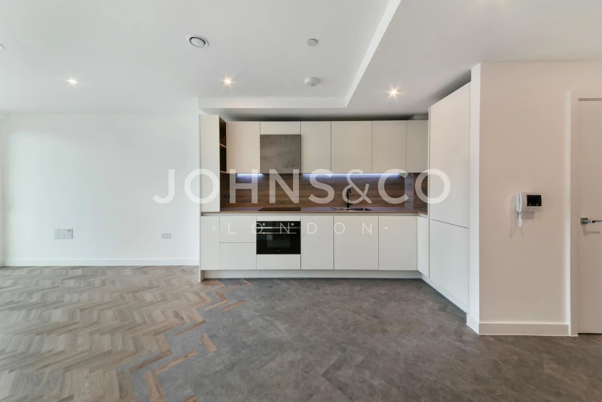 Flat Gillender Street in Greater London